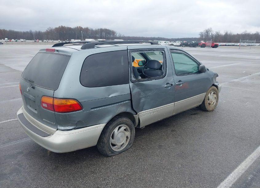 Photo 4 of 1998 Toyota Sienna XLE (VIN 4T3ZF13C1WU063694)