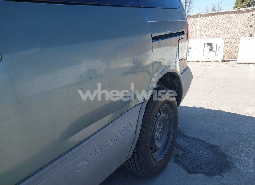 Photo 15 of 1999 Toyota Sienna LE (VIN 4T3ZF13C1XU097653)