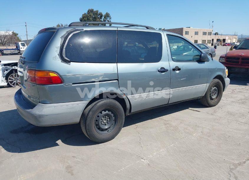 Photo 4 of 1999 Toyota Sienna LE (VIN 4T3ZF13C1XU097653)