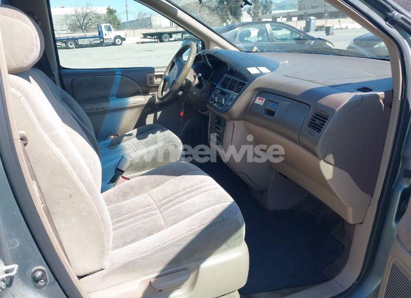 Photo 5 of 1999 Toyota Sienna LE (VIN 4T3ZF13C1XU097653)