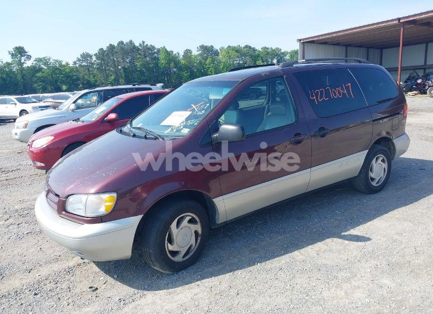 Photo 2 of 2000 Toyota Sienna XLE (VIN 4T3ZF13C1YU187368)