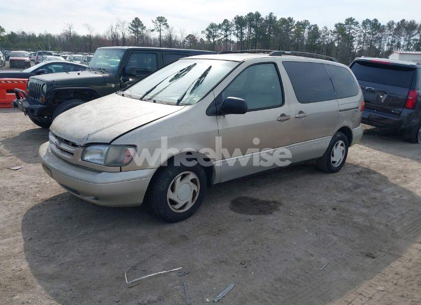 Photo 2 of 2000 Toyota Sienna XLE (VIN 4T3ZF13C1YU211572)