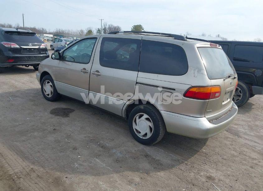 Photo 3 of 2000 Toyota Sienna XLE (VIN 4T3ZF13C1YU211572)