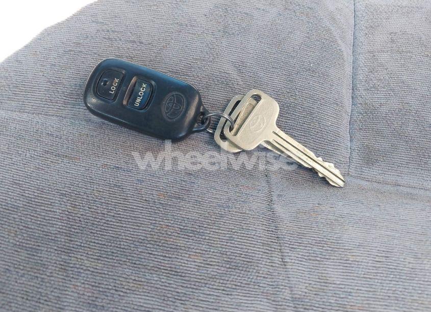 Photo 11 of 2000 Toyota Sienna LE (VIN 4T3ZF13C1YU291486)