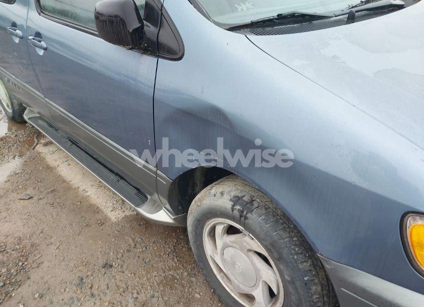 Photo 12 of 2001 Toyota Sienna XLE (VIN 4T3ZF13C21U339020)