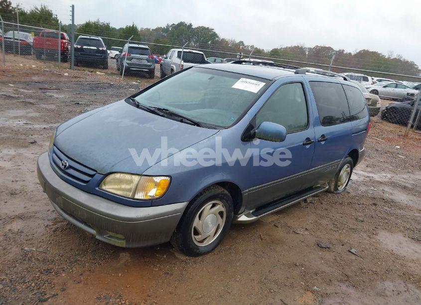 Photo 2 of 2001 Toyota Sienna XLE (VIN 4T3ZF13C21U339020)
