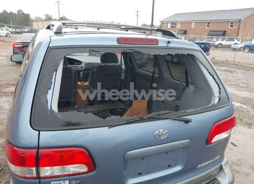 Photo 6 of 2001 Toyota Sienna XLE (VIN 4T3ZF13C21U339020)