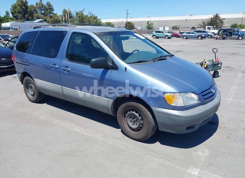 2002 Toyota Sienna LE (VIN 4T3ZF13C22U421833) main photo