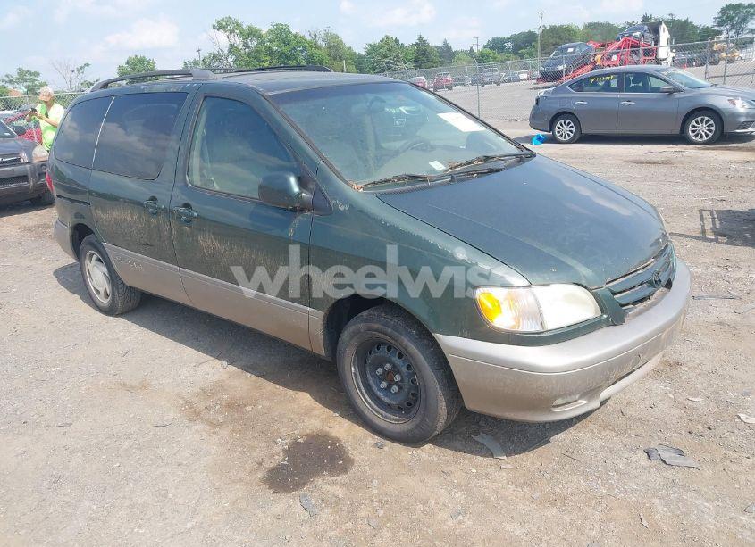 2002 Toyota Sienna XLE (VIN 4T3ZF13C22U422237) main photo