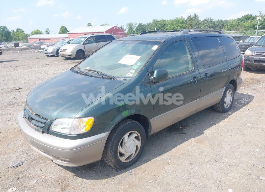 Photo 2 of 2002 Toyota Sienna XLE (VIN 4T3ZF13C22U422237)