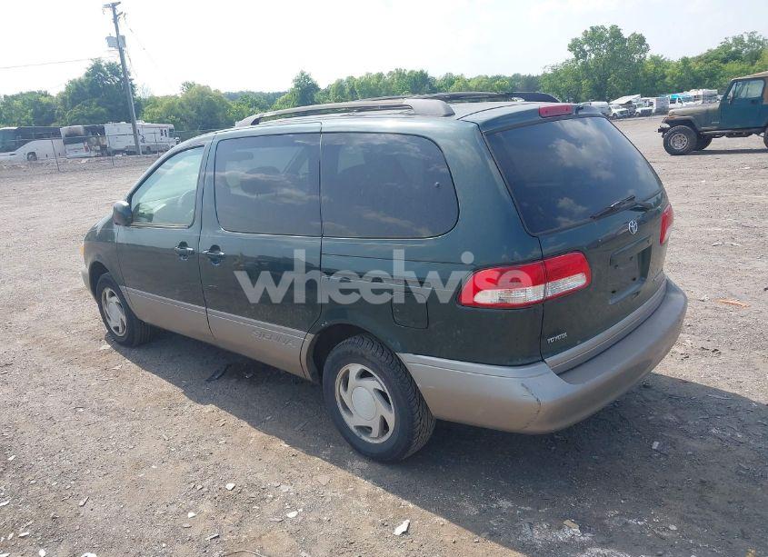 Photo 3 of 2002 Toyota Sienna XLE (VIN 4T3ZF13C22U422237)
