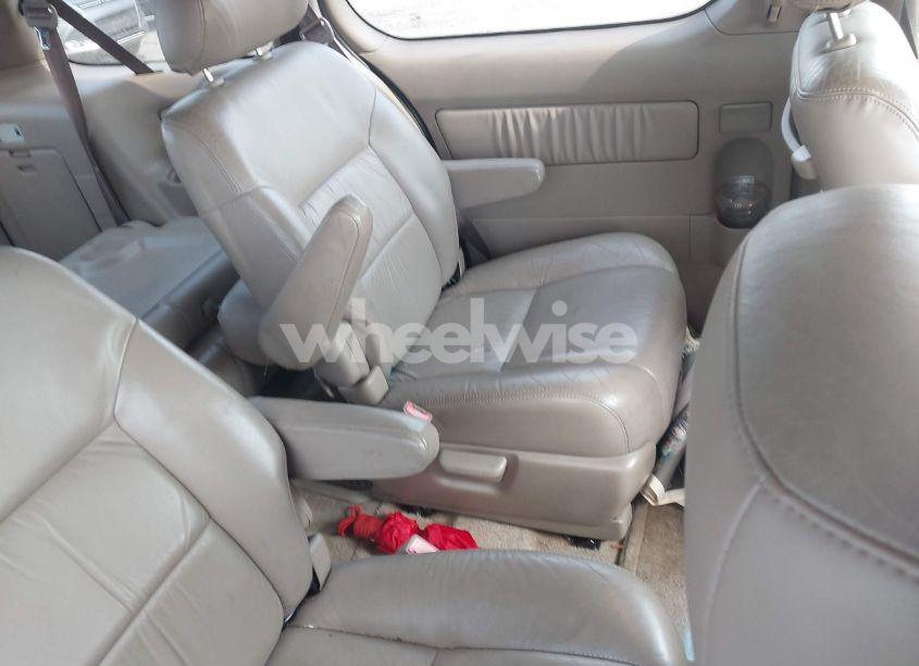 Photo 8 of 2002 Toyota Sienna XLE (VIN 4T3ZF13C22U422237)