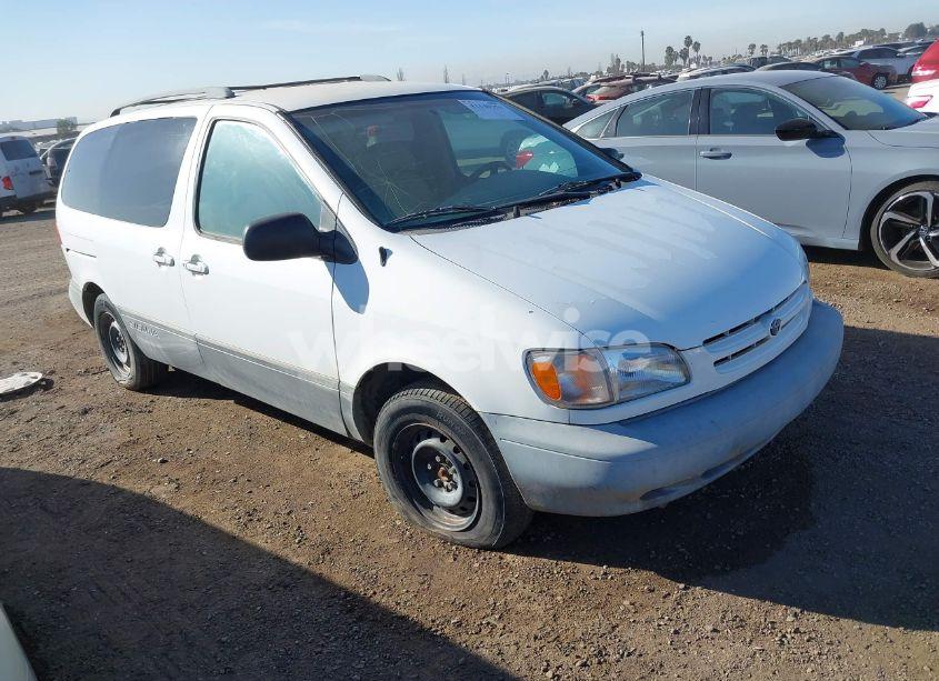1998 Toyota Sienna LE (VIN 4T3ZF13C2WU011474) main photo