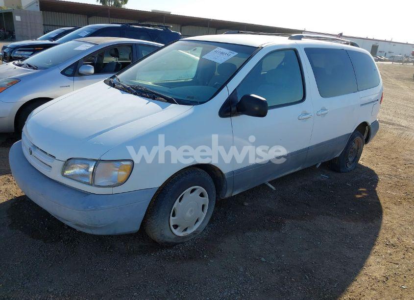 Photo 2 of 1998 Toyota Sienna LE (VIN 4T3ZF13C2WU011474)