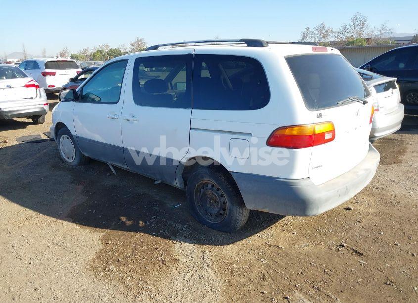 Photo 3 of 1998 Toyota Sienna LE (VIN 4T3ZF13C2WU011474)