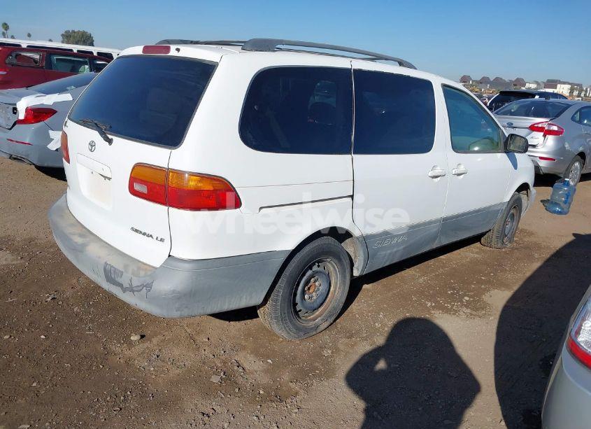 Photo 4 of 1998 Toyota Sienna LE (VIN 4T3ZF13C2WU011474)