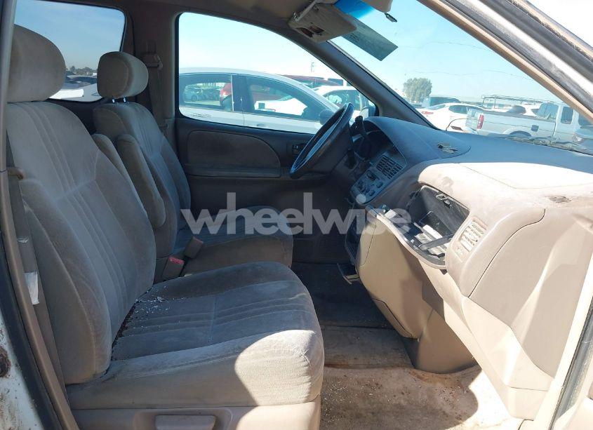 Photo 5 of 1998 Toyota Sienna LE (VIN 4T3ZF13C2WU011474)