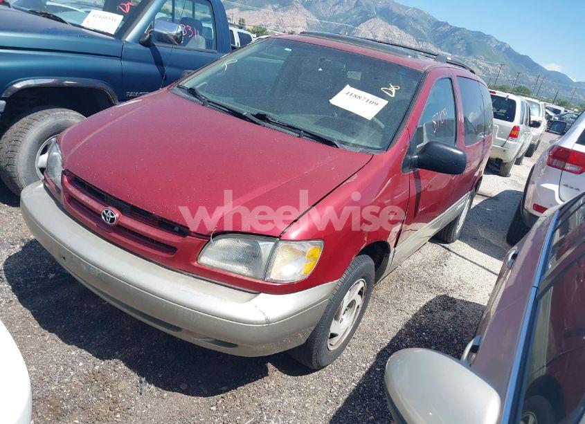 Photo 2 of 1998 Toyota Sienna XLE (VIN 4T3ZF13C2WU049089)