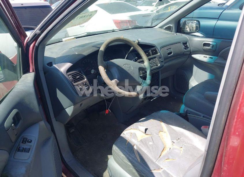 Photo 5 of 1998 Toyota Sienna XLE (VIN 4T3ZF13C2WU049089)