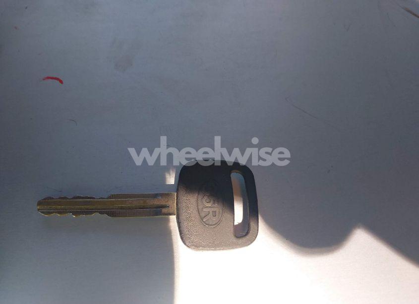 Photo 11 of 1998 Toyota Sienna LE/XLE (VIN 4T3ZF13C2WU088376)