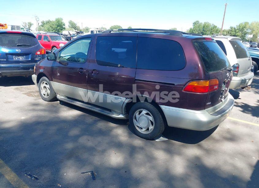 Photo 3 of 1998 Toyota Sienna LE/XLE (VIN 4T3ZF13C2WU088376)