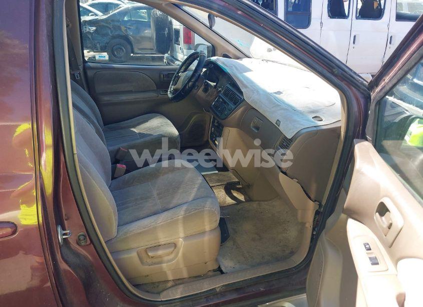 Photo 5 of 1998 Toyota Sienna LE/XLE (VIN 4T3ZF13C2WU088376)