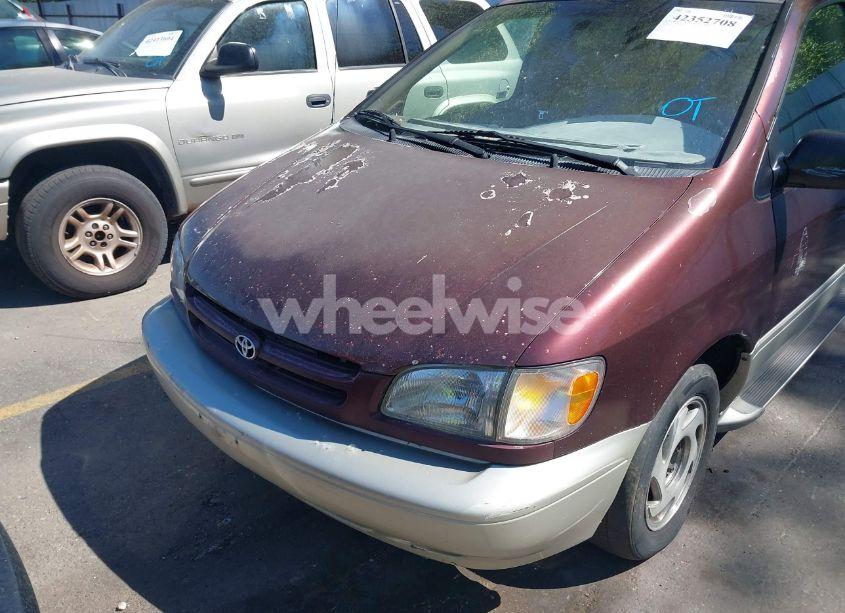 Photo 6 of 1998 Toyota Sienna LE/XLE (VIN 4T3ZF13C2WU088376)