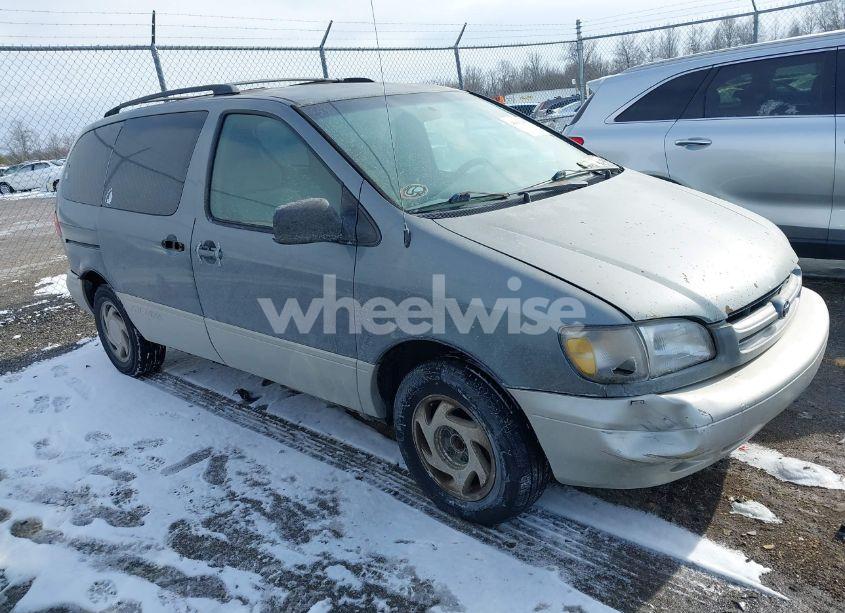1999 Toyota Sienna LE/XLE (VIN 4T3ZF13C2XU118641) main photo