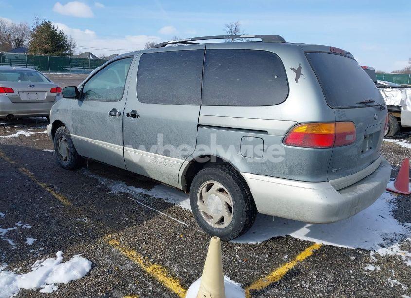 Photo 3 of 1999 Toyota Sienna LE/XLE (VIN 4T3ZF13C2XU118641)