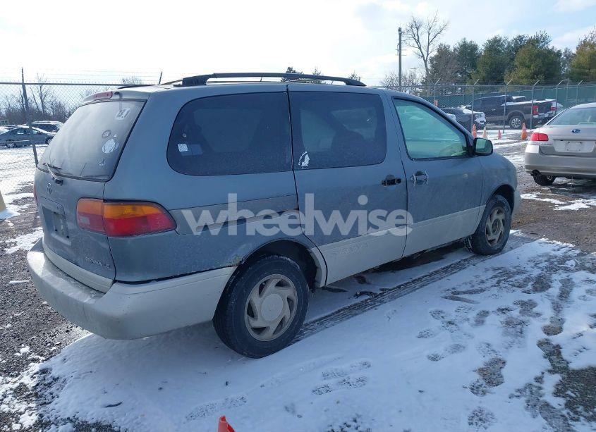 Photo 4 of 1999 Toyota Sienna LE/XLE (VIN 4T3ZF13C2XU118641)