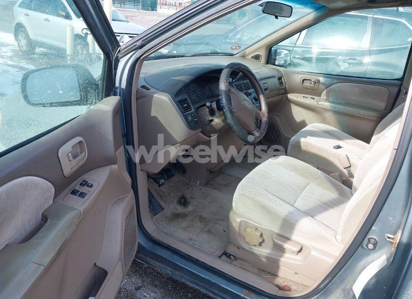 Photo 5 of 1999 Toyota Sienna LE/XLE (VIN 4T3ZF13C2XU118641)