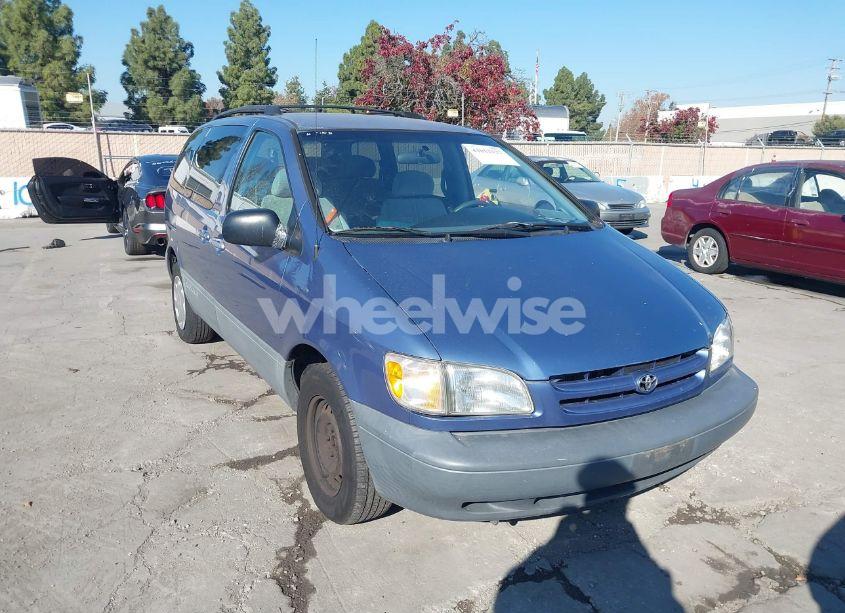 1999 Toyota Sienna LE (VIN 4T3ZF13C2XU126738) main photo