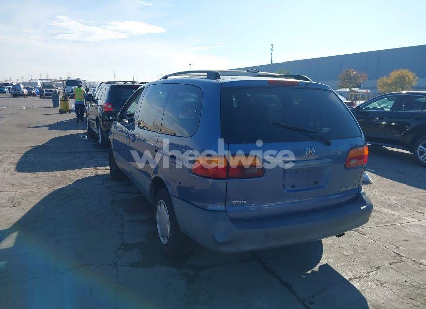 Photo 3 of 1999 Toyota Sienna LE (VIN 4T3ZF13C2XU126738)