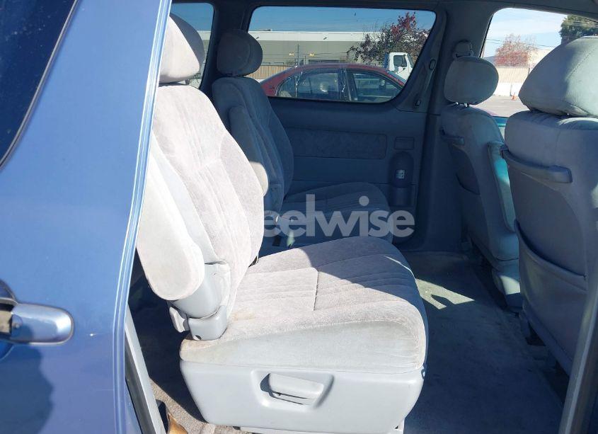 Photo 8 of 1999 Toyota Sienna LE (VIN 4T3ZF13C2XU126738)