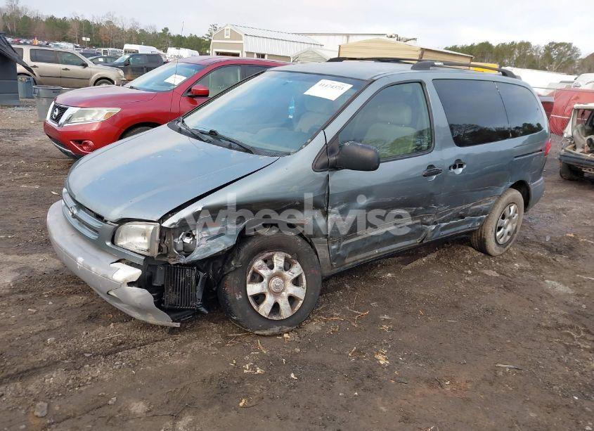 Photo 2 of 1999 Toyota Sienna LE (VIN 4T3ZF13C2XU129364)