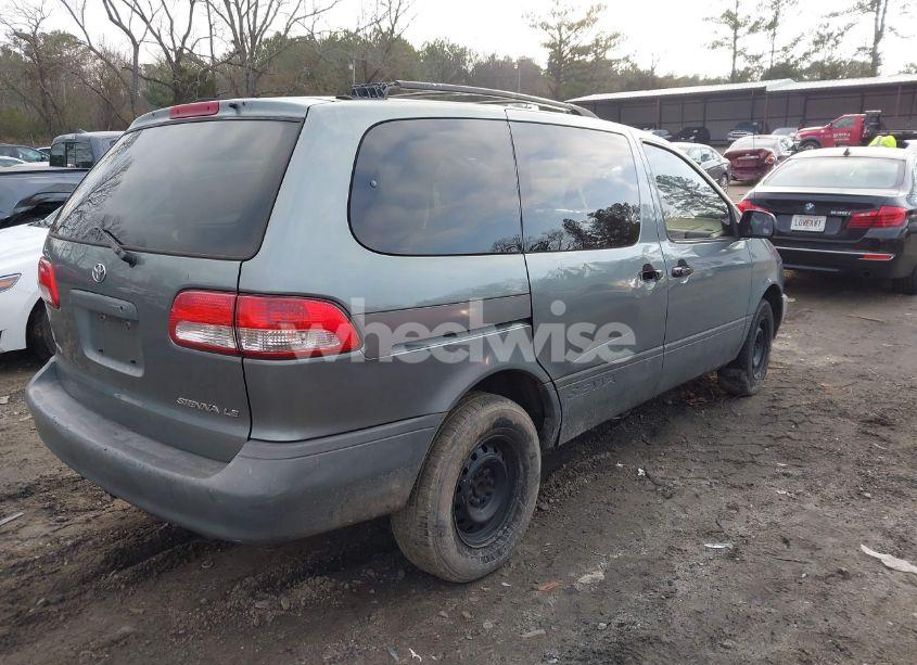 Photo 4 of 1999 Toyota Sienna LE (VIN 4T3ZF13C2XU129364)