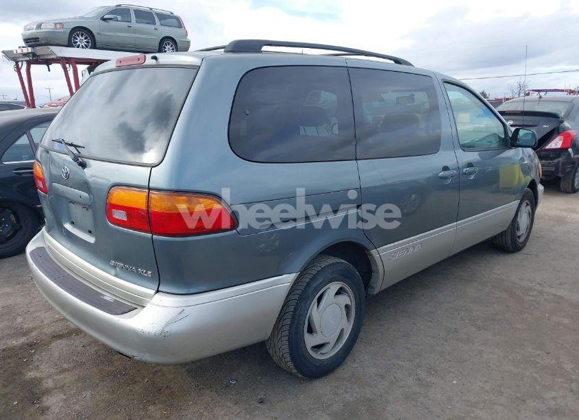 Photo 4 of 1999 Toyota Sienna XLE (VIN 4T3ZF13C2XU136847)