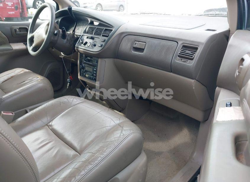 Photo 5 of 1999 Toyota Sienna XLE (VIN 4T3ZF13C2XU136847)