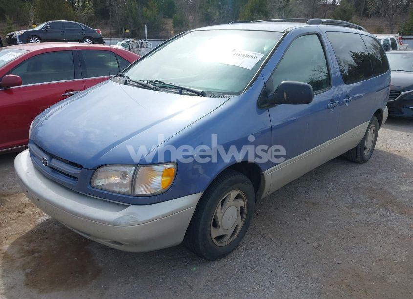 Photo 2 of 1999 Toyota Sienna XLE (VIN 4T3ZF13C2XU147508)