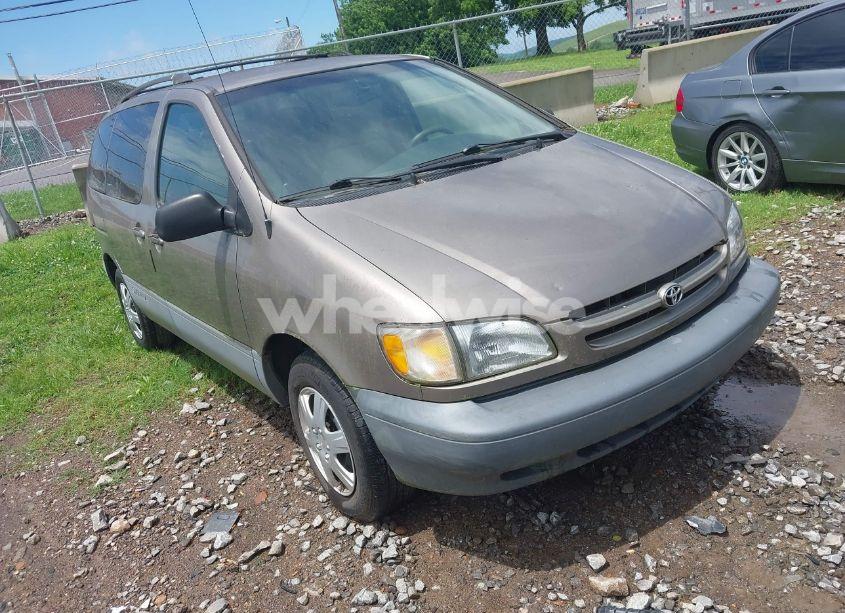 1999 Toyota Sienna LE (VIN 4T3ZF13C2XU169072) main photo