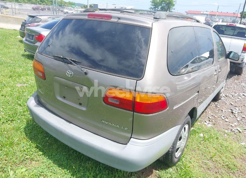 Photo 4 of 1999 Toyota Sienna LE (VIN 4T3ZF13C2XU169072)