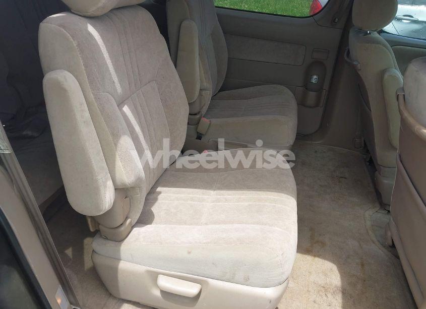 Photo 8 of 1999 Toyota Sienna LE (VIN 4T3ZF13C2XU169072)