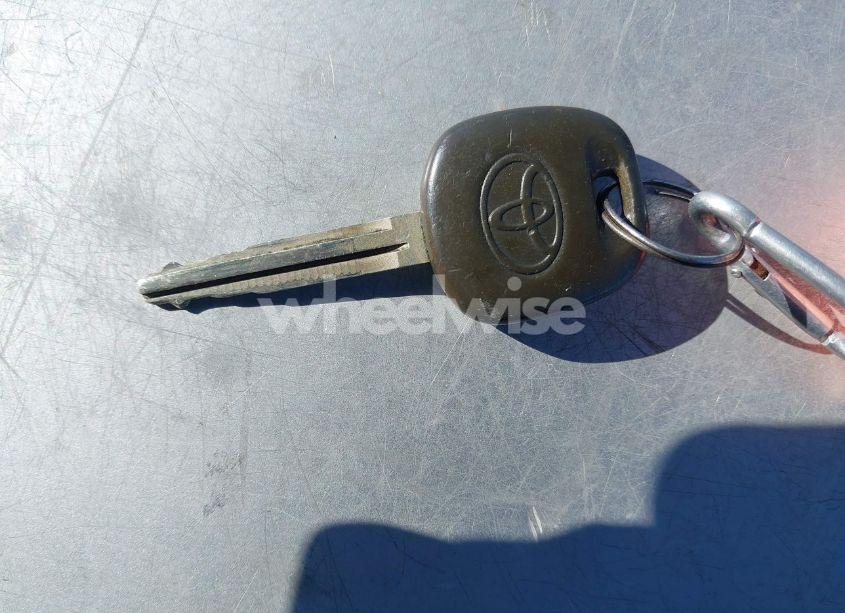 Photo 11 of 2000 Toyota Sienna XLE (VIN 4T3ZF13C2YU171440)