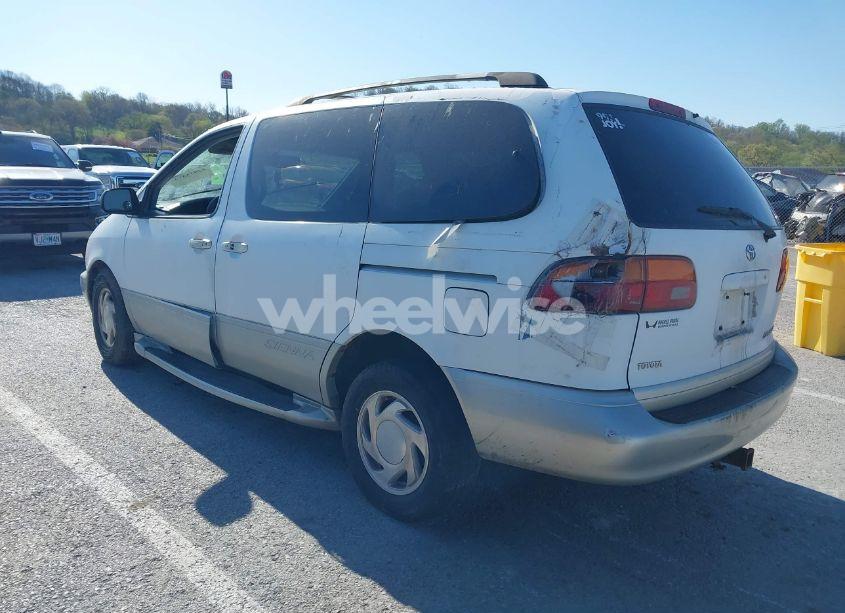 Photo 3 of 2000 Toyota Sienna XLE (VIN 4T3ZF13C2YU171440)