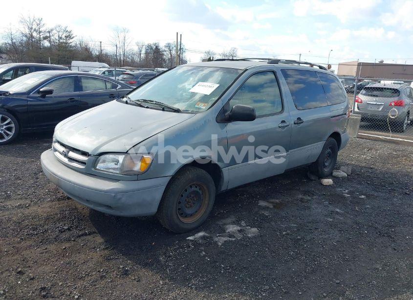 Photo 2 of 2000 Toyota Sienna LE (VIN 4T3ZF13C2YU172488)