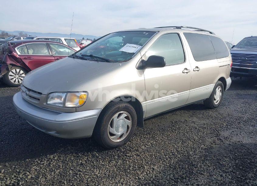 Photo 2 of 2000 Toyota Sienna XLE (VIN 4T3ZF13C2YU207708)