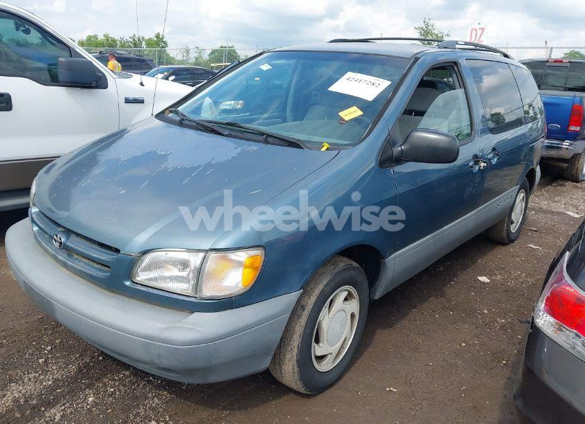 Photo 2 of 2000 Toyota Sienna LE/XLE (VIN 4T3ZF13C2YU215548)