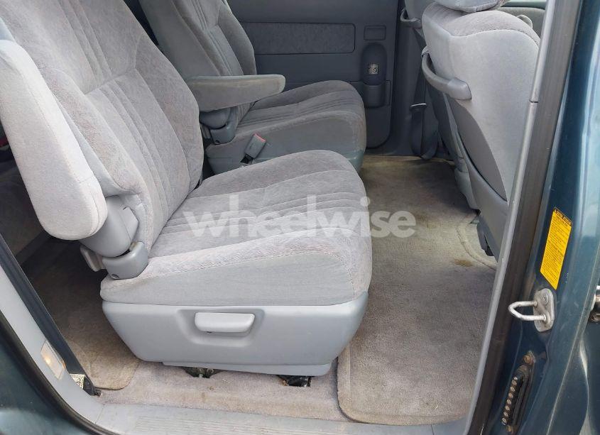 Photo 8 of 2000 Toyota Sienna LE/XLE (VIN 4T3ZF13C2YU215548)