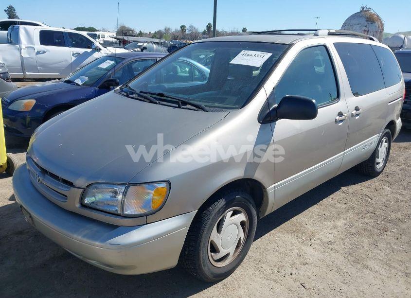 Photo 2 of 2000 Toyota Sienna XLE (VIN 4T3ZF13C2YU268945)