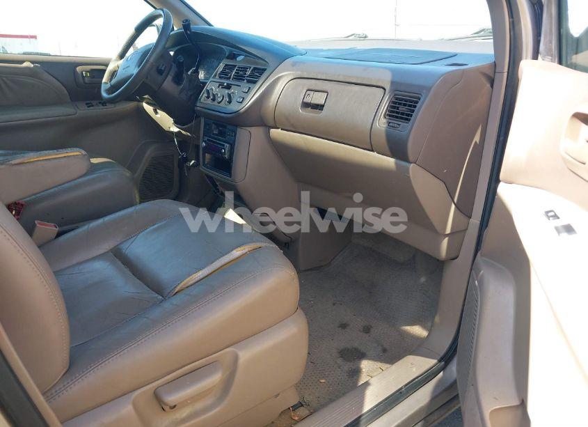 Photo 5 of 2000 Toyota Sienna XLE (VIN 4T3ZF13C2YU268945)
